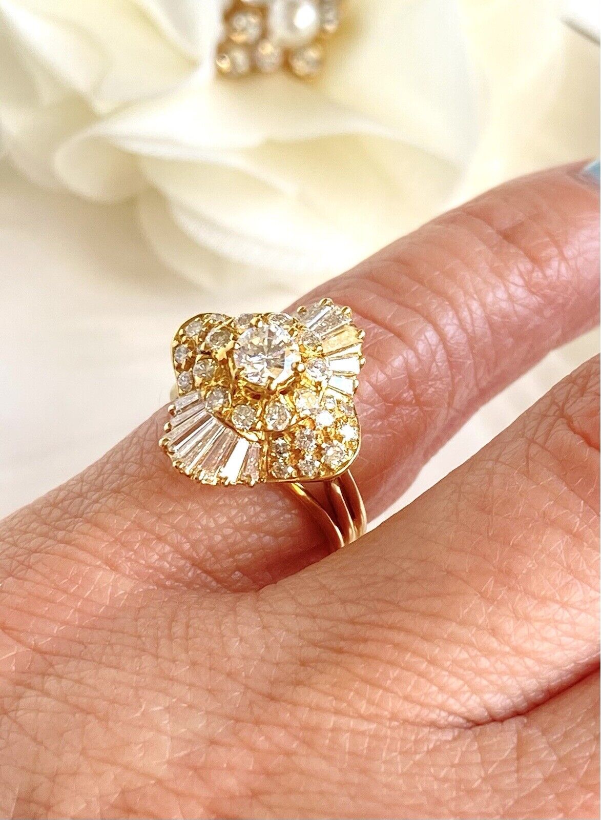 Gorgeous Vintage 18kt Gold & Genuine Diamonds Ballerina Ring, Size 5.25