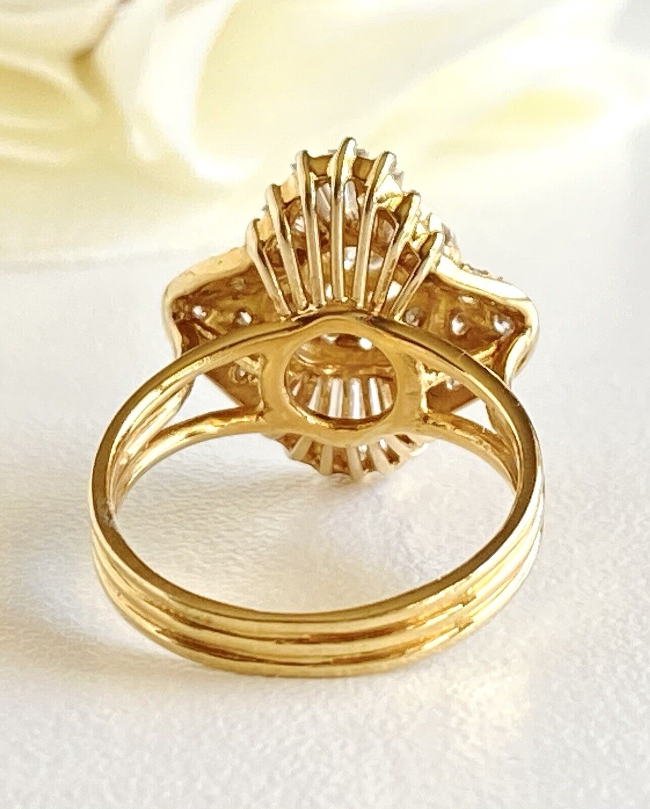 Gorgeous Vintage 18kt Gold & Genuine Diamonds Ballerina Ring, Size 5.25