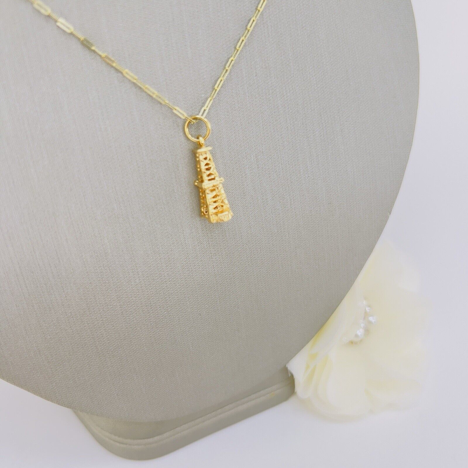 14k Yellow Gold Antique Style Oil Derrick Charm/Pendant, Preowned