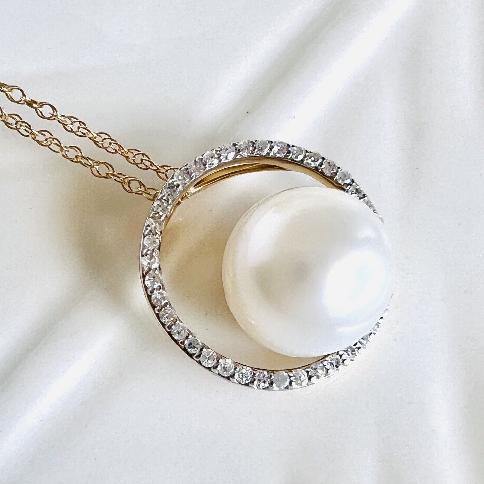 Solid 14k Yellow Gold Genuine Pearl and Diamond Circle Pendant Necklace, New 18”