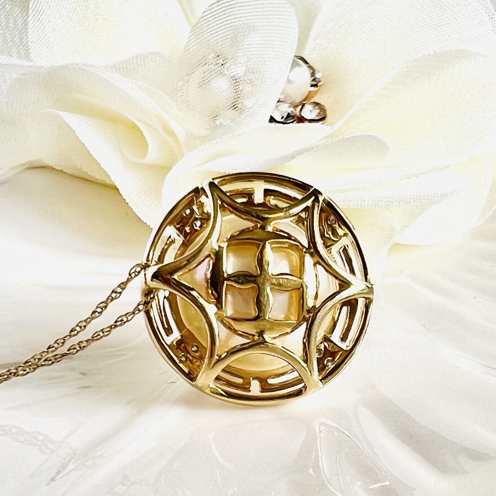 14k Yellow Gold Genuine South Sea Round Pearl/ Diamond Pendant/Necklace, New 18"