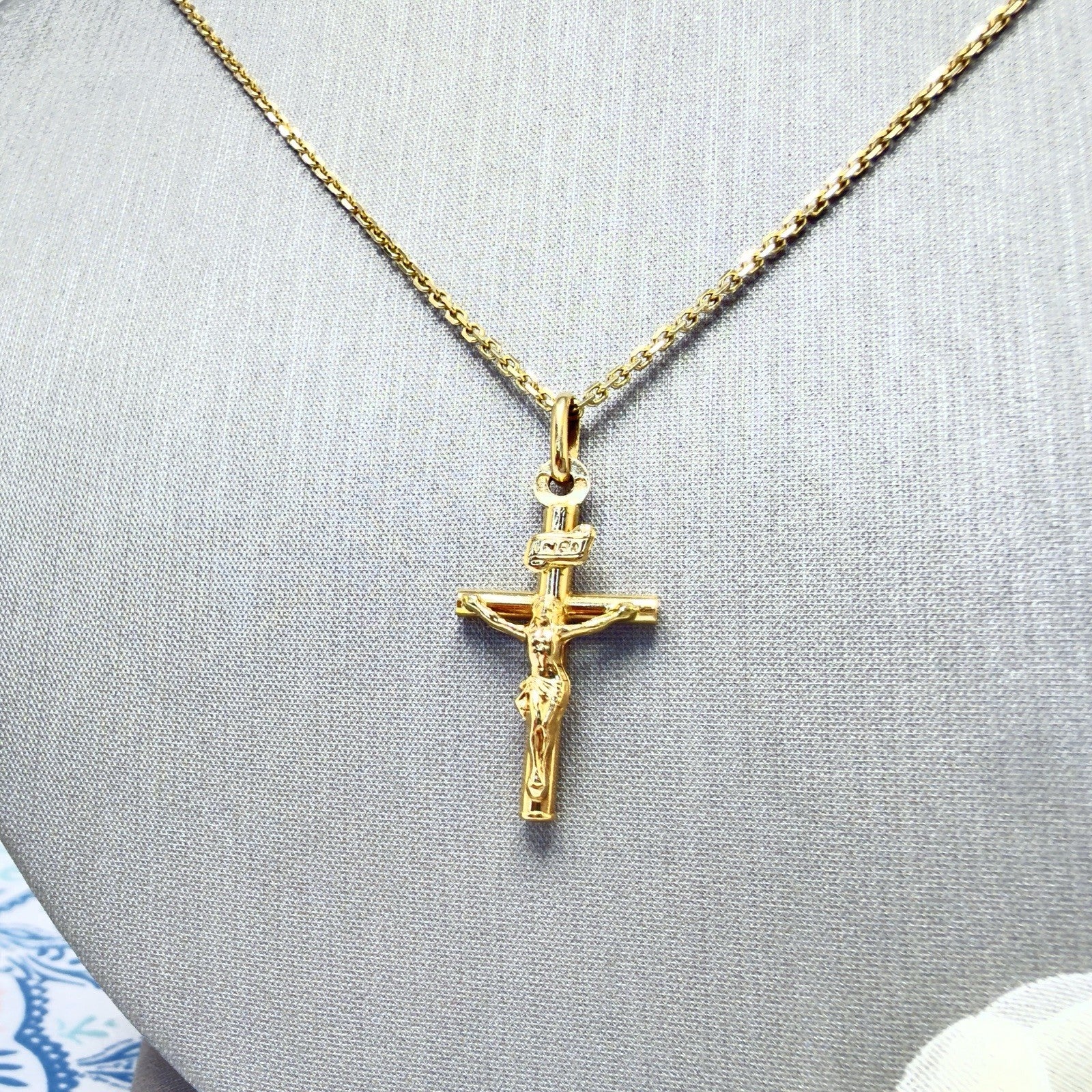 18k Yellow Gold Crucifix, Italy, Preowned, 1.16"