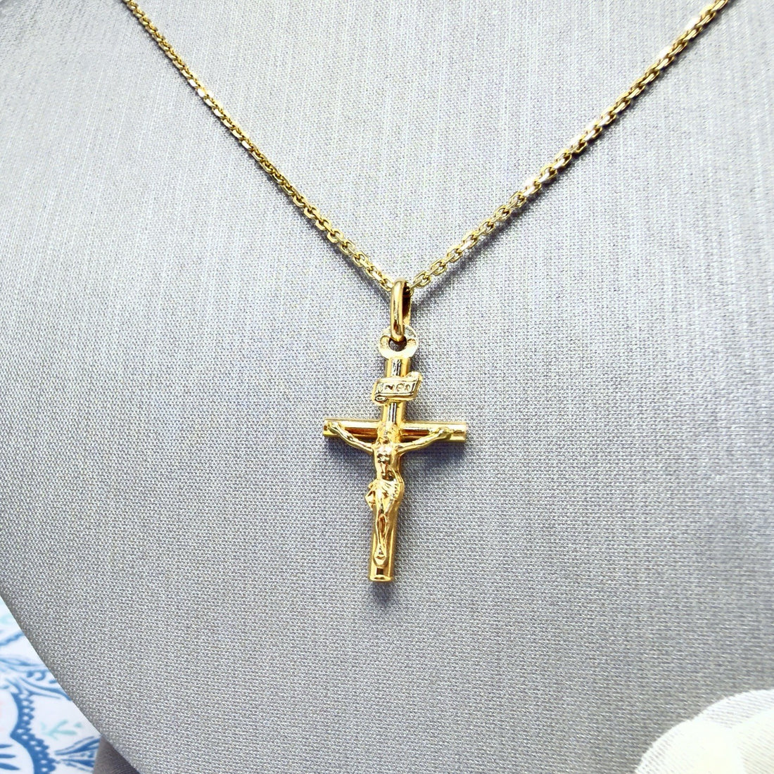 18k Yellow Gold Crucifix, Italy, Preowned, 1.16"