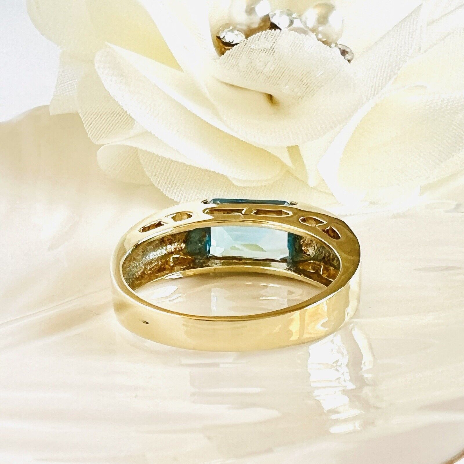 Solid 14k Yellow Gold Swiss Blue Topaz "Tank" Style Ring, Size 6.75