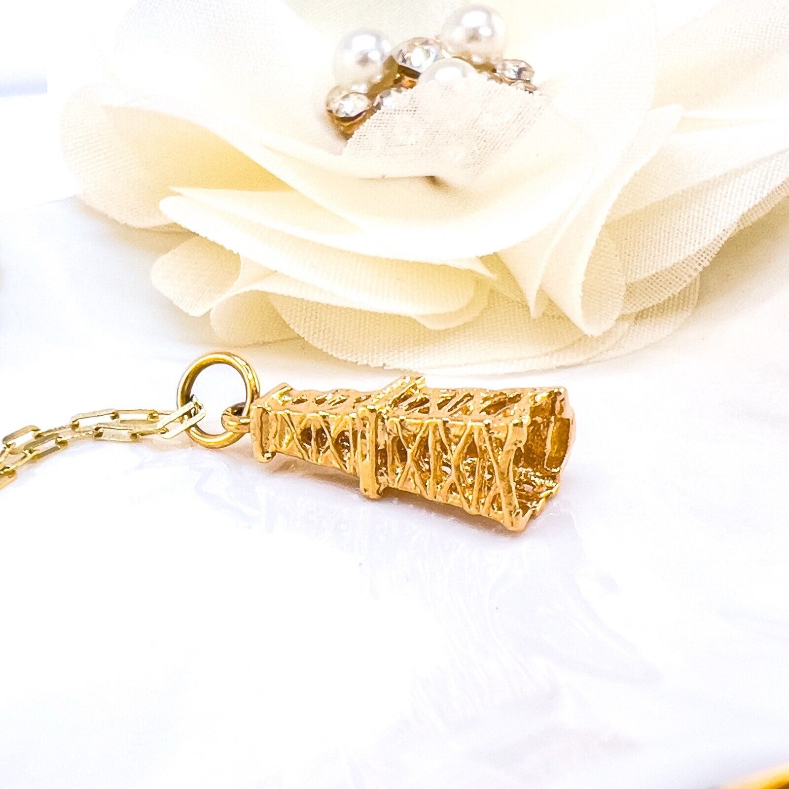 14k Yellow Gold Antique Style Oil Derrick Charm/Pendant, Preowned