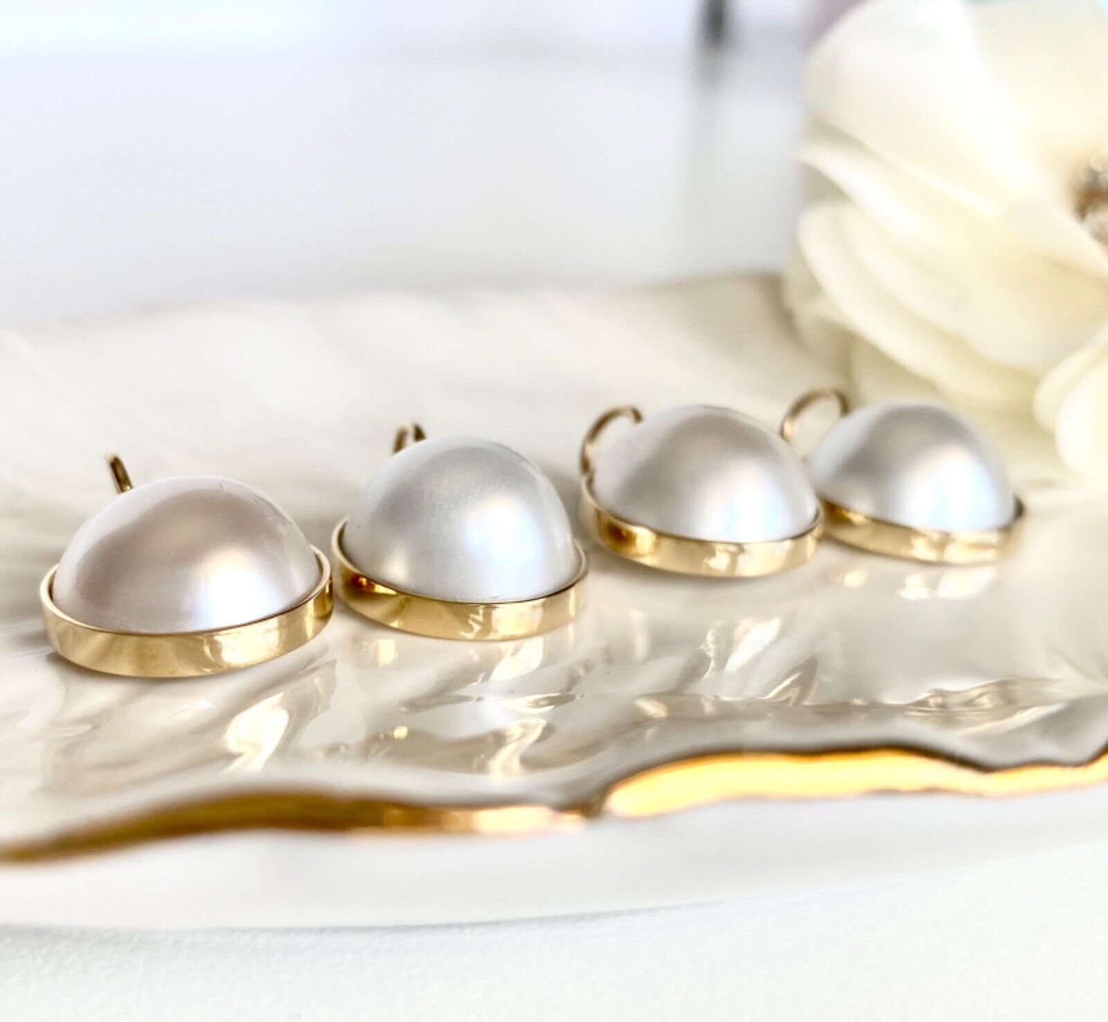 Genuine White Mabe Pearl (13mm) Solid 14K Yellow Gold Pendant, New