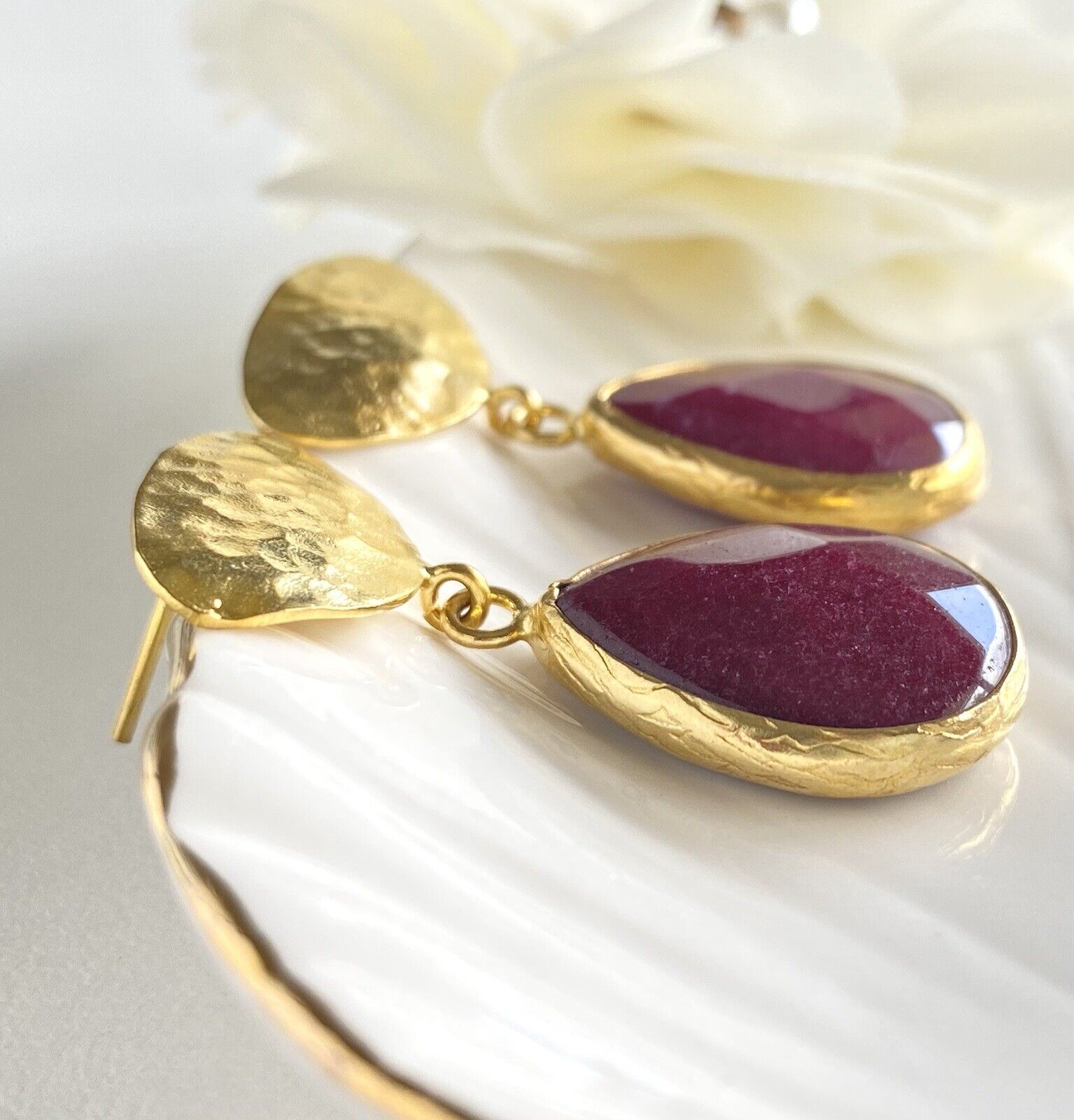 HGE Etruscan Revival Dark Red Quartz Dangle/Drop Earrings, New