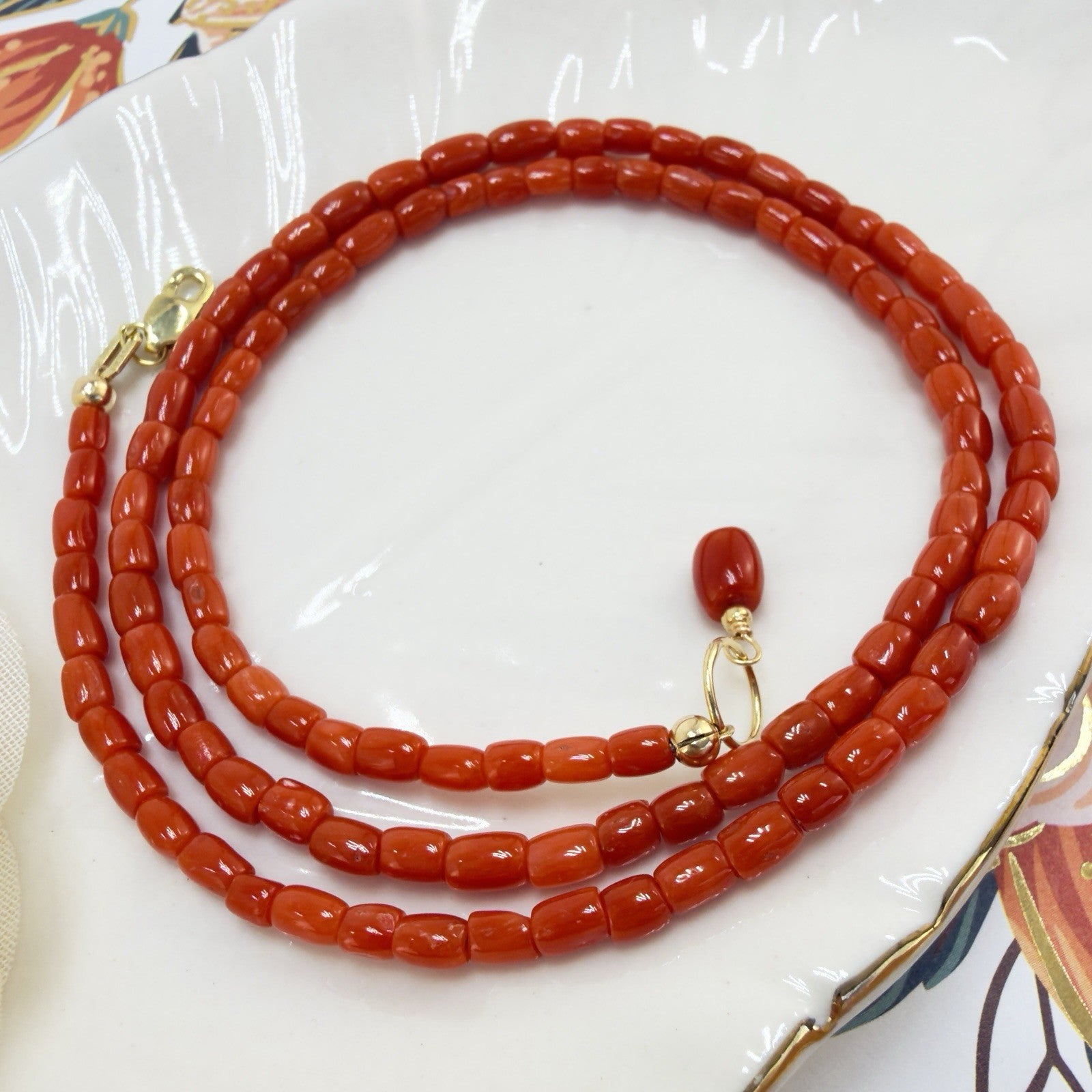 14k Yellow Gold Natural Red Coral Barrel Necklace, New 17.5"