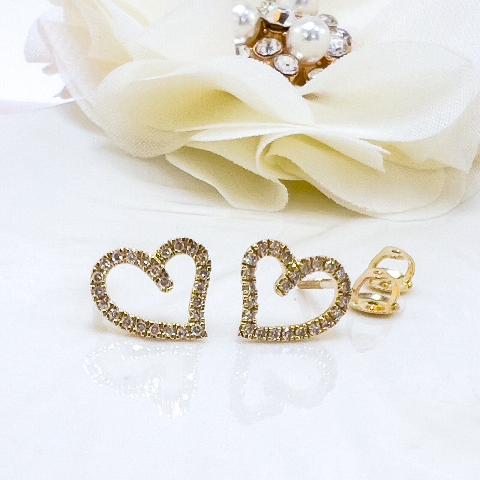 10k Yellow Gold Genuine Diamond Heart-Shaped Screw-Back Stud Earrings, New