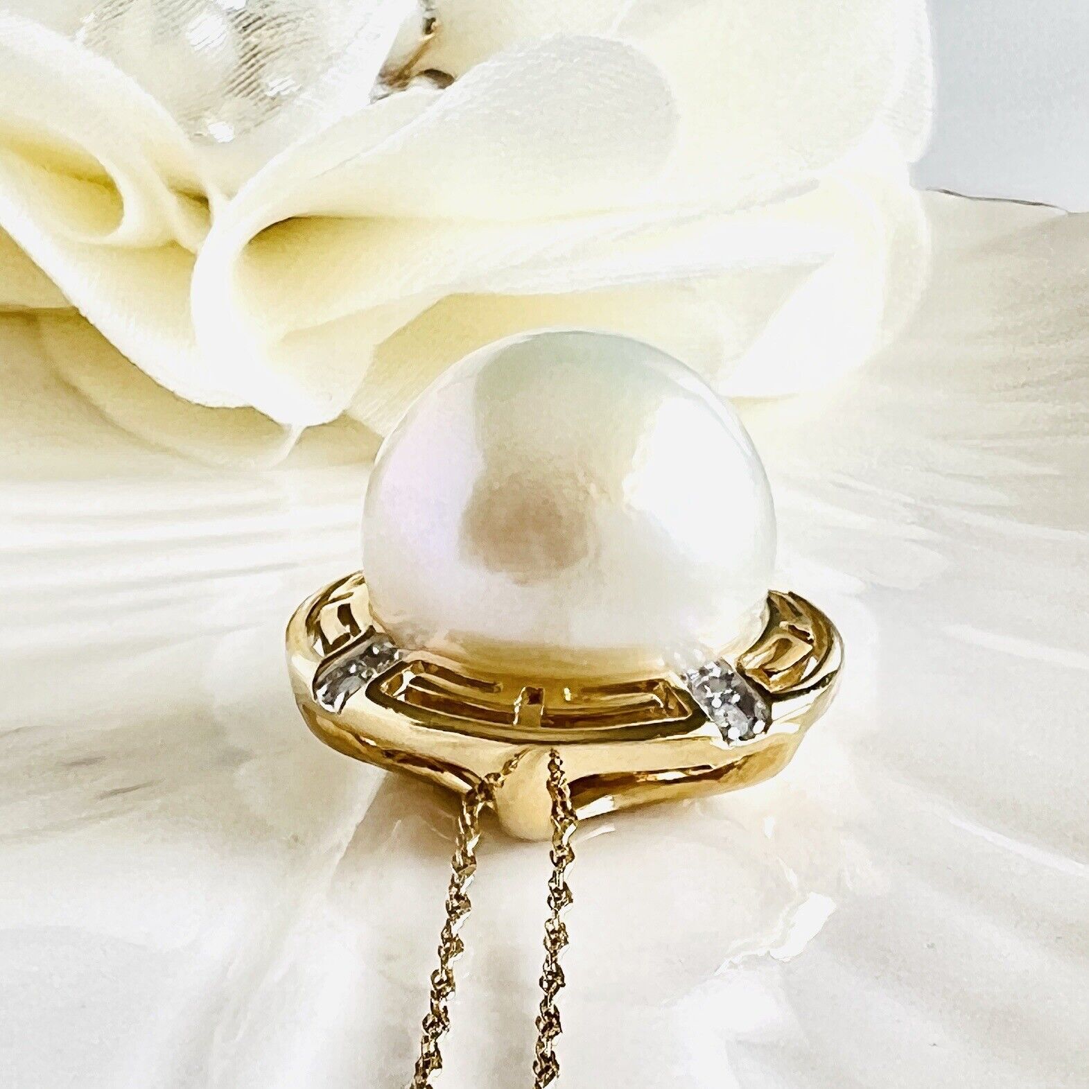 14k Yellow Gold Genuine South Sea Round Pearl/ Diamond Pendant/Necklace, New 18"