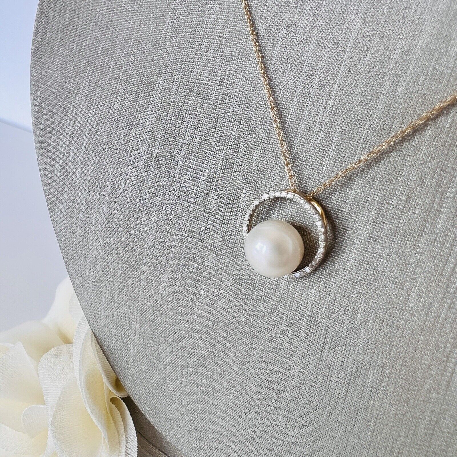 Solid 14k Yellow Gold Genuine Pearl and Diamond Circle Pendant Necklace, New 18”