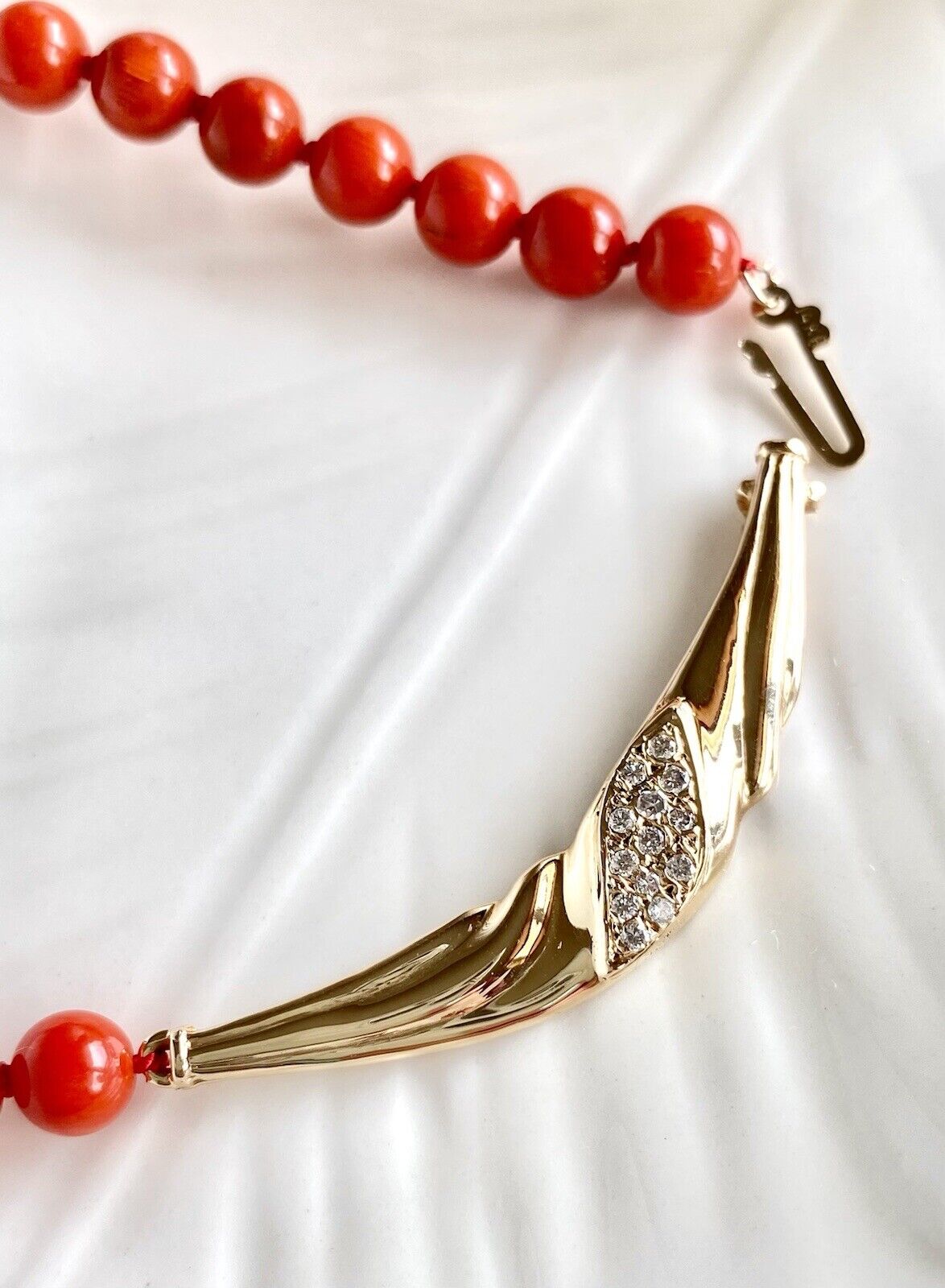 Mediterranean Red Coral Solid 14k Yellow Gold & Diamonds Necklace, New, 18"