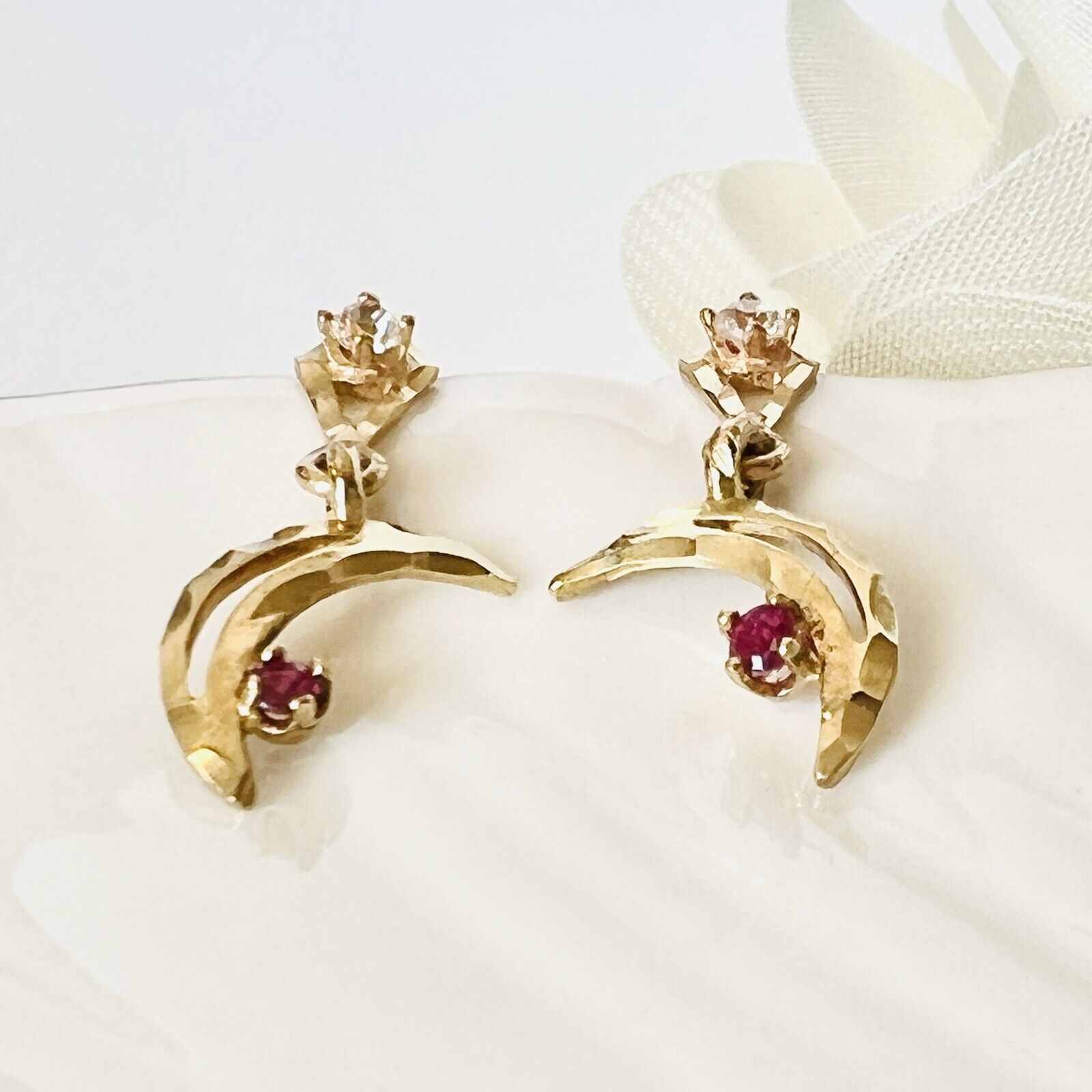 Vintage 14k Yellow Gold Genuine Ruby Crescent Moon Dangle/Drop Post Earrings