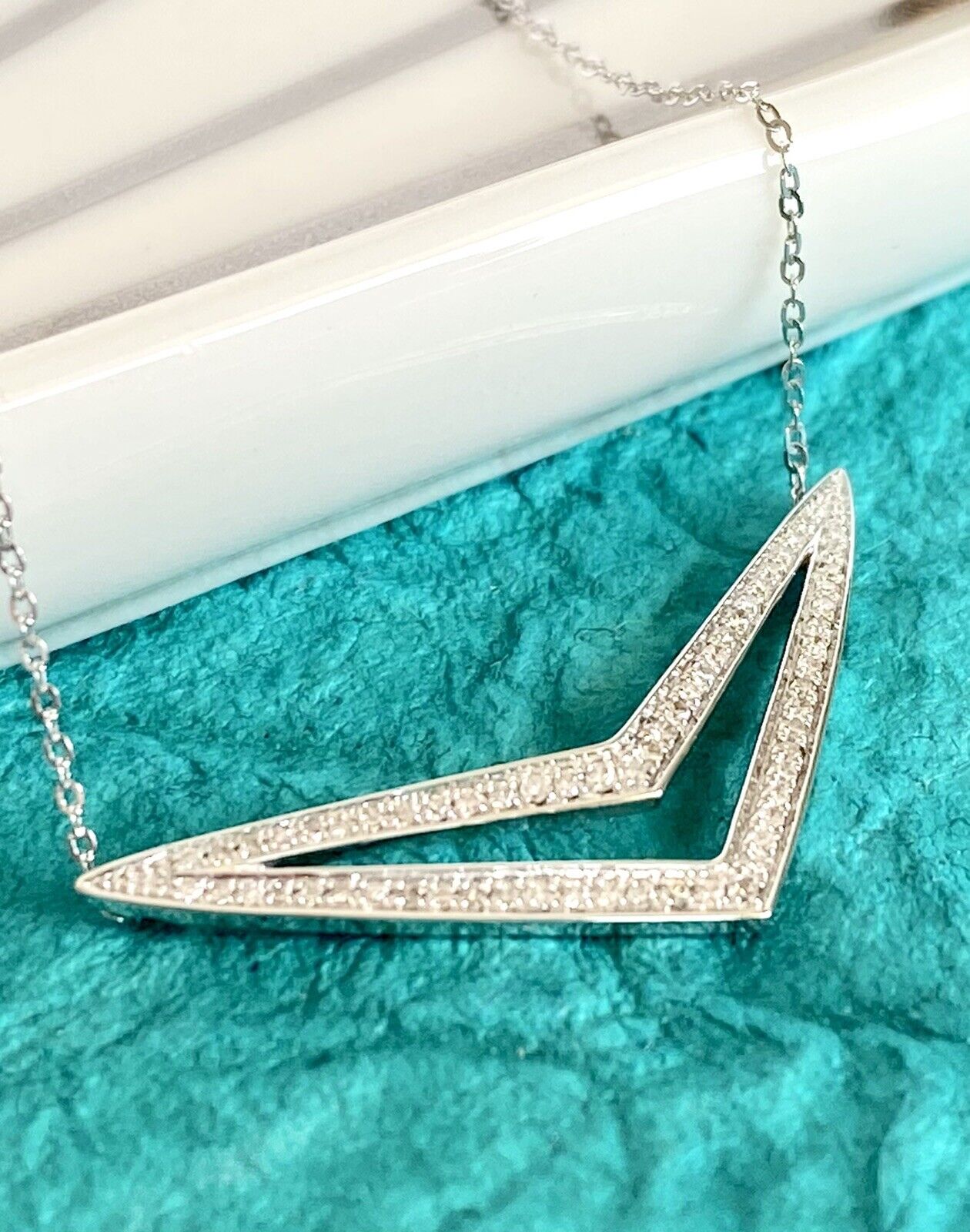 Genuine Diamonds & Solid 14K White Gold Chevron Pendant Necklace, New, 17"