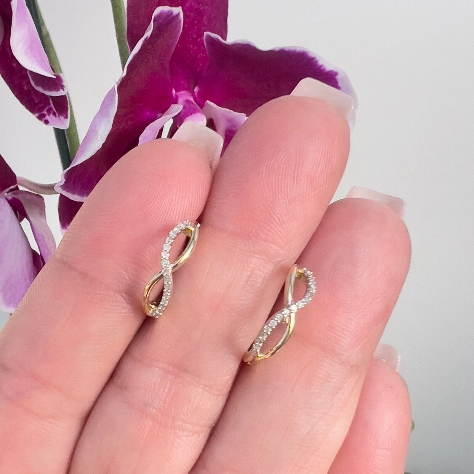 Solid 10k Yellow Gold Genuine Diamond Infinity-Design Hoop Earrings, New