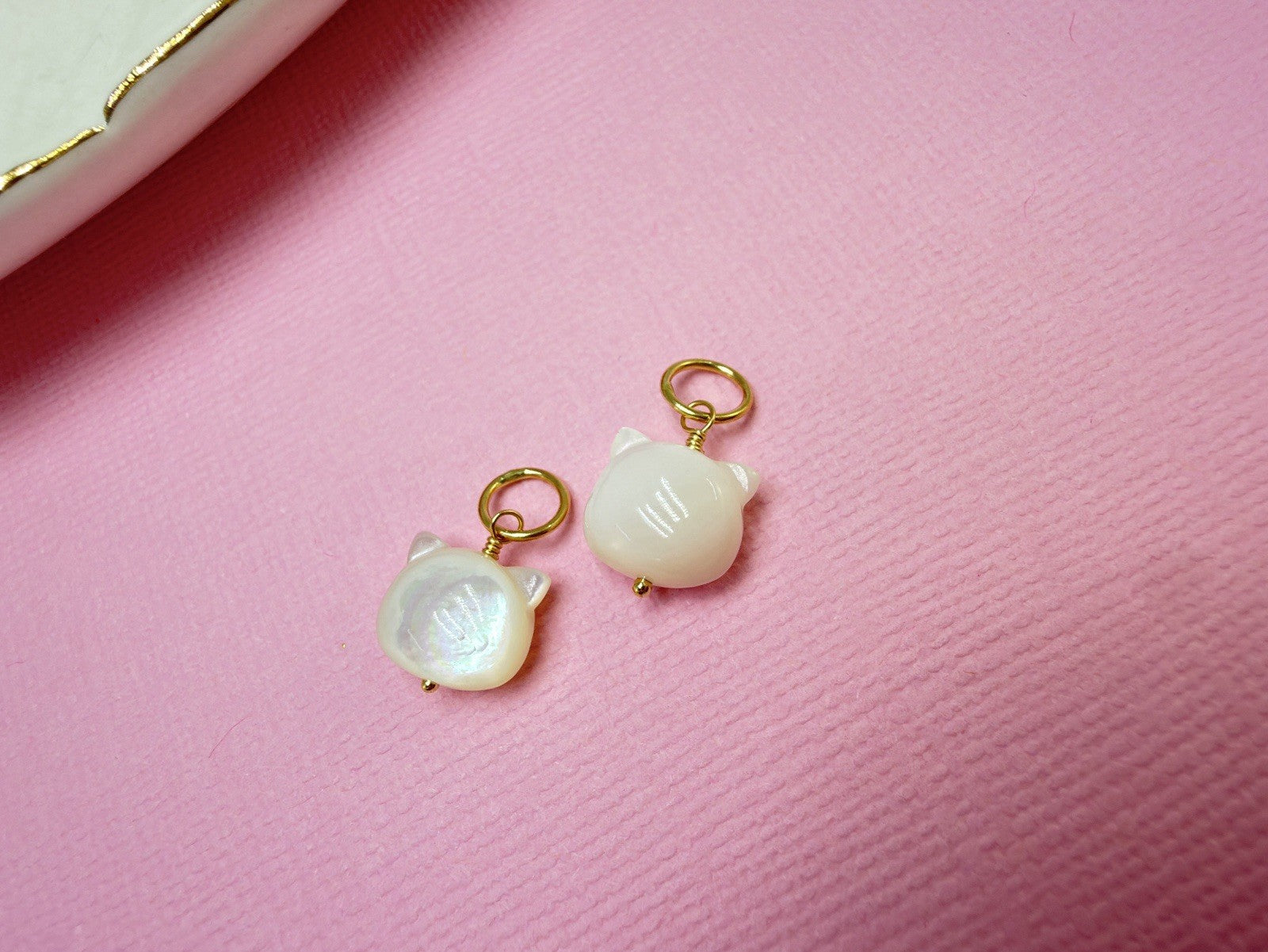 Solid 14K Yellow Gold Mother of Pearl Cat Pendant/Charm, New