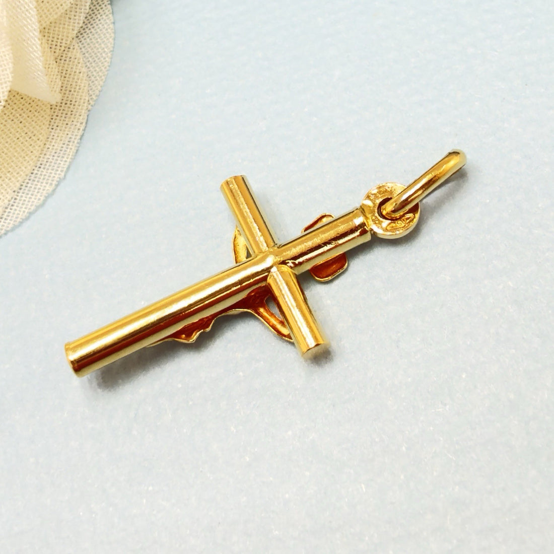 18k Yellow Gold Crucifix, Italy, Preowned, 1.16"