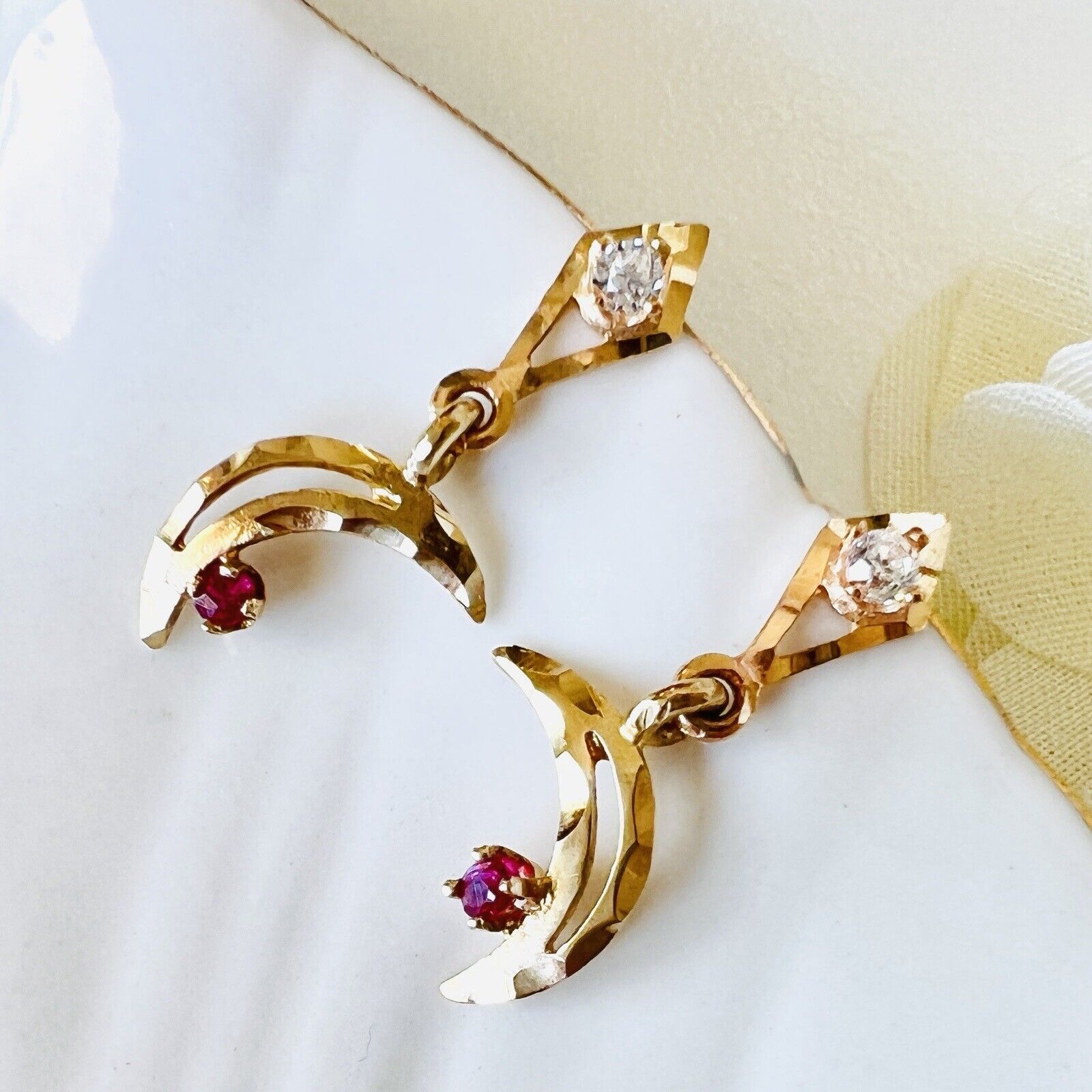 Vintage 14k Yellow Gold Genuine Ruby Crescent Moon Dangle/Drop Post Earrings