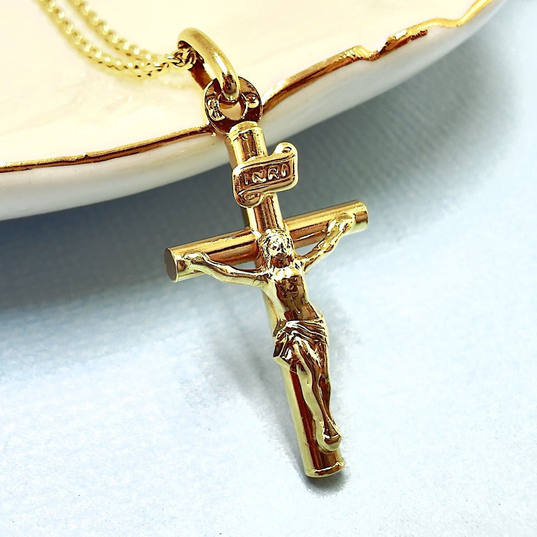 18k Yellow Gold Crucifix, Italy, Preowned, 1.16"