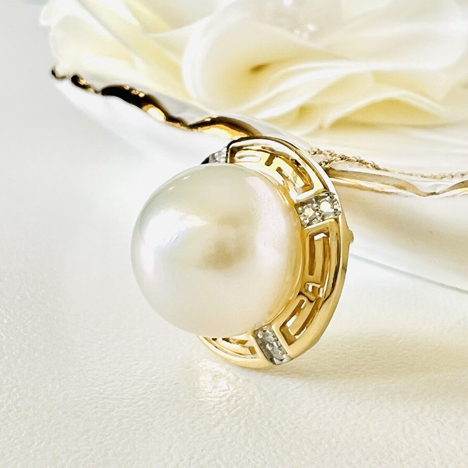 14k Yellow Gold Genuine South Sea Round Pearl/ Diamond Pendant/Necklace, New 18"