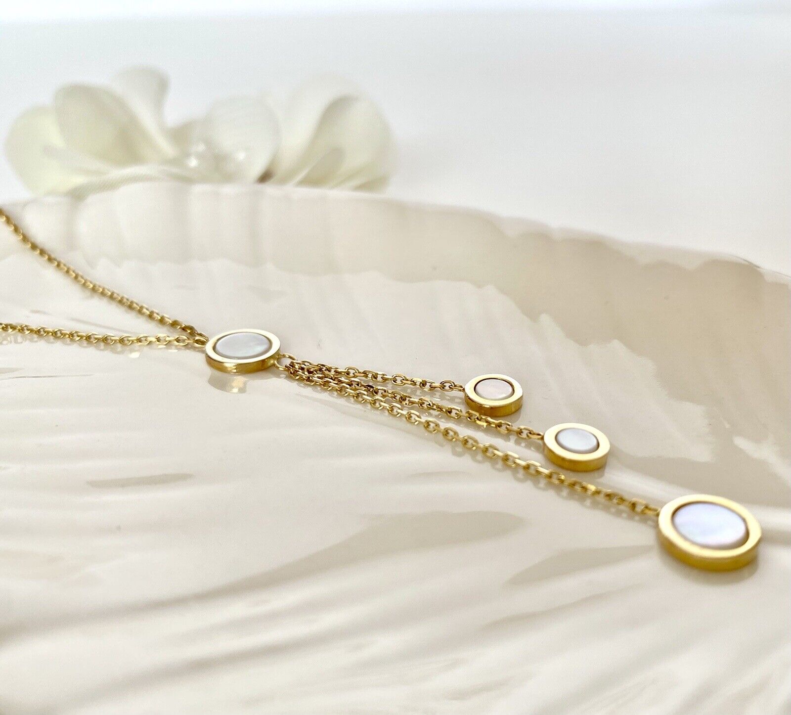 Genuine Mother of Pearl & Solid 14k Yellow Gold Triple Dangle Necklace, New, 18"