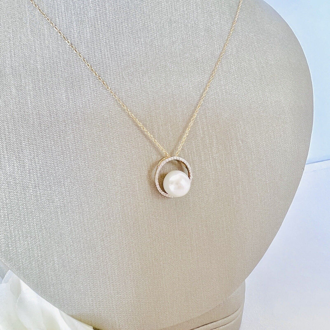 Solid 14k Yellow Gold Genuine Pearl and Diamond Circle Pendant Necklace, New 18”