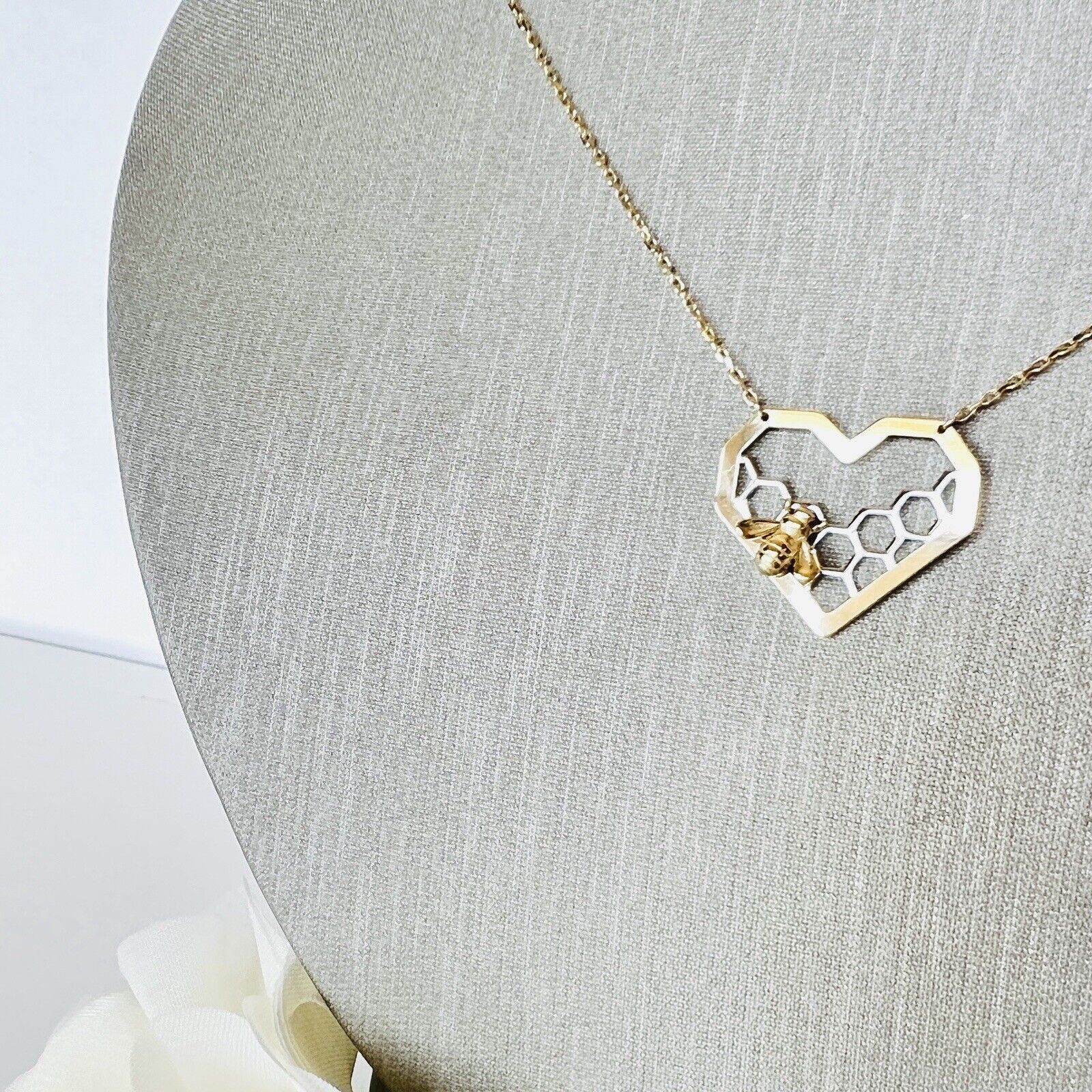 Solid 14k Yellow Gold Bee Hive Heart Pendant/Charm Necklace, New 18"