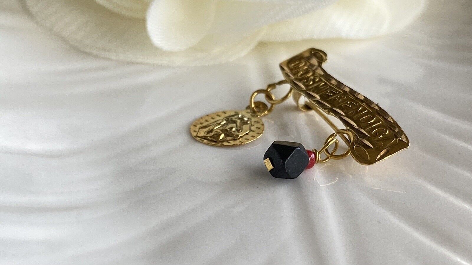 Dios Me Bendiga Angel Curved Pin, Solid Gold & Genuine Azabache, New