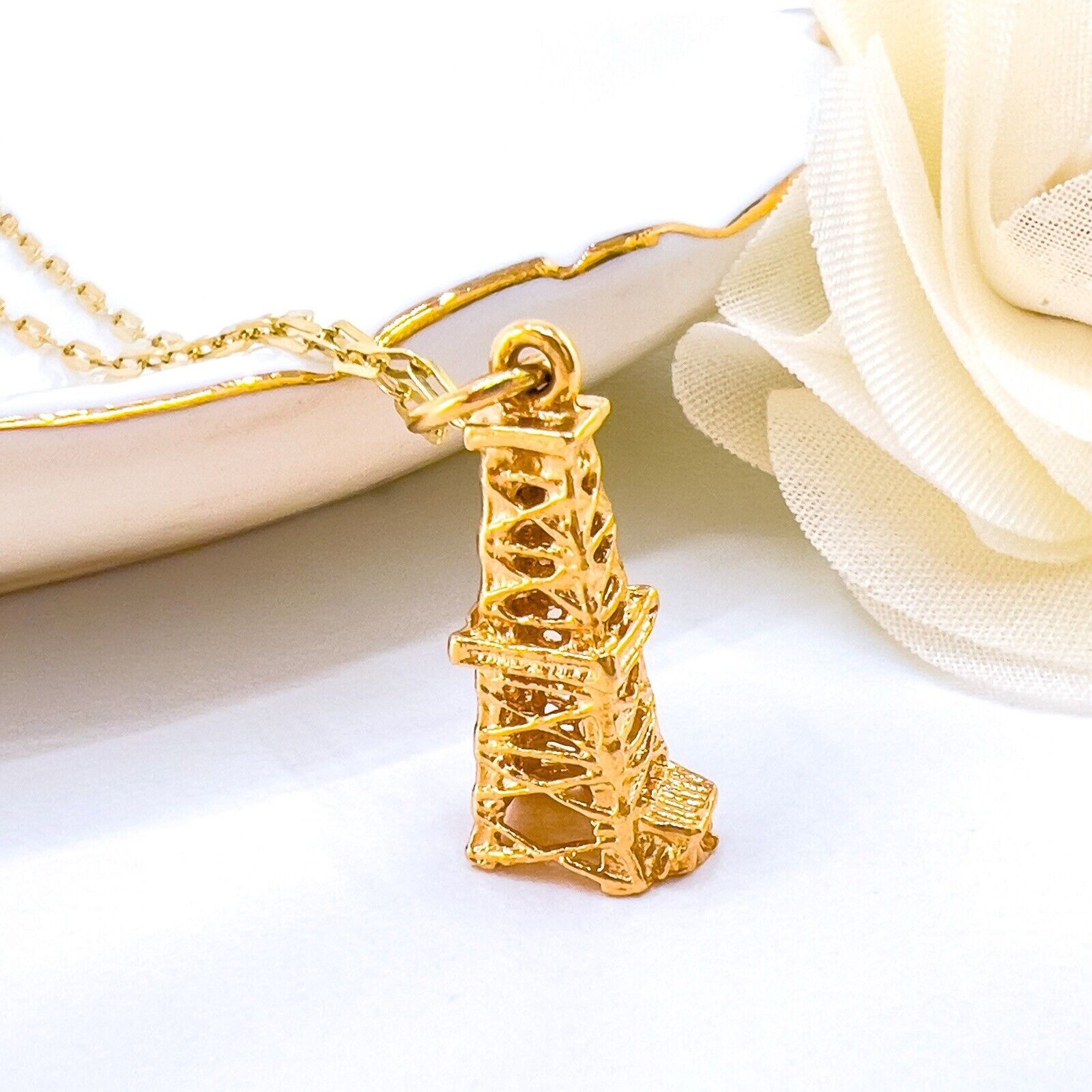 14k Yellow Gold Antique Style Oil Derrick Charm/Pendant, Preowned