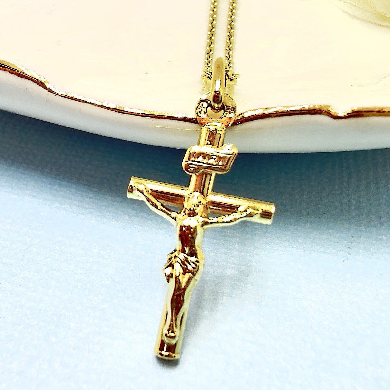 18k Yellow Gold Crucifix, Italy, Preowned, 1.16"