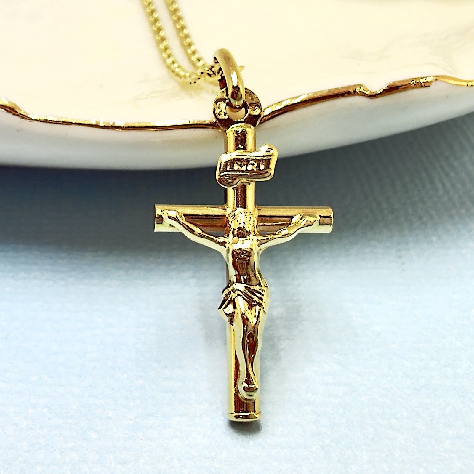 18k Yellow Gold Crucifix, Italy, Preowned, 1.16"
