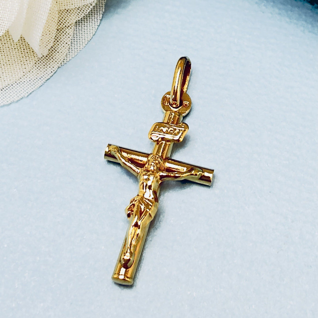 18k Yellow Gold Crucifix, Italy, Preowned, 1.16"