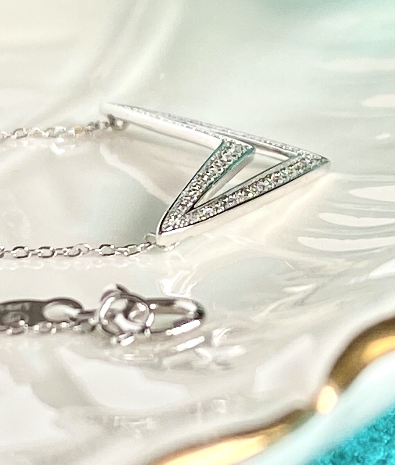 Genuine Diamonds & Solid 14K White Gold Chevron Pendant Necklace, New, 17"