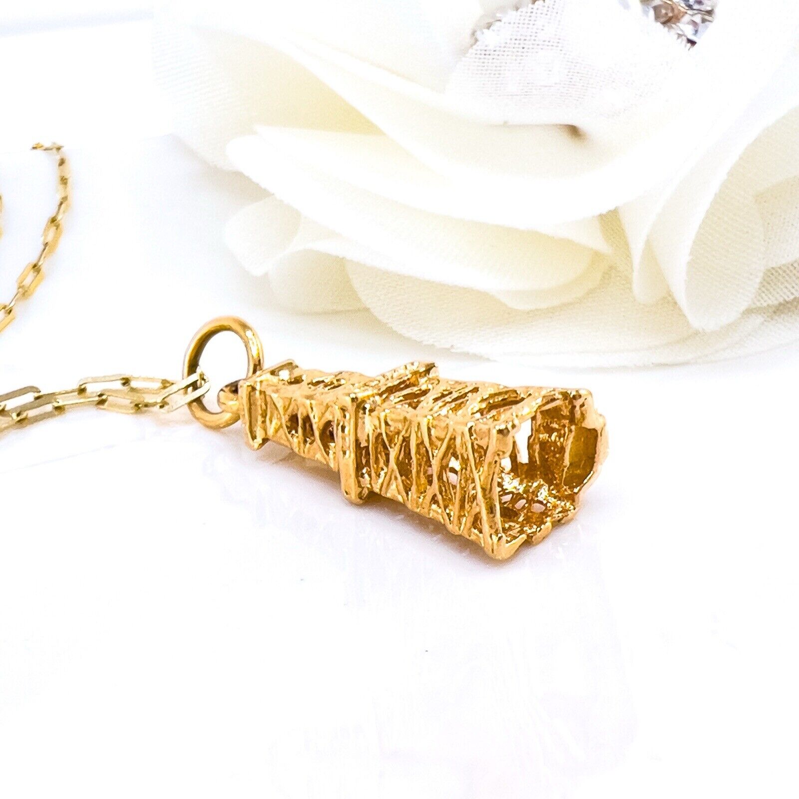 14k Yellow Gold Antique Style Oil Derrick Charm/Pendant, Preowned