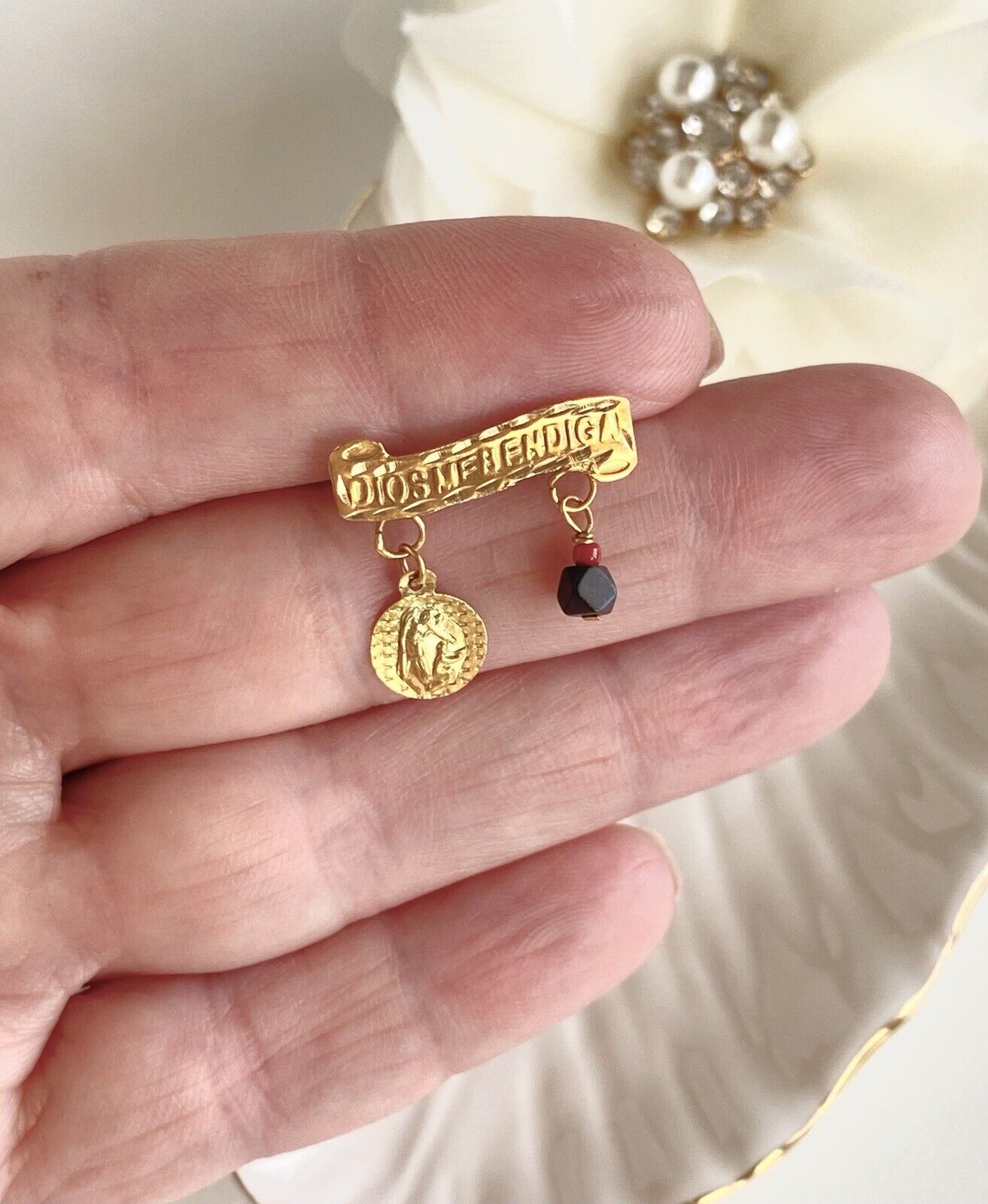 Dios Me Bendiga Angel Curved Pin, Solid Gold & Genuine Azabache, New