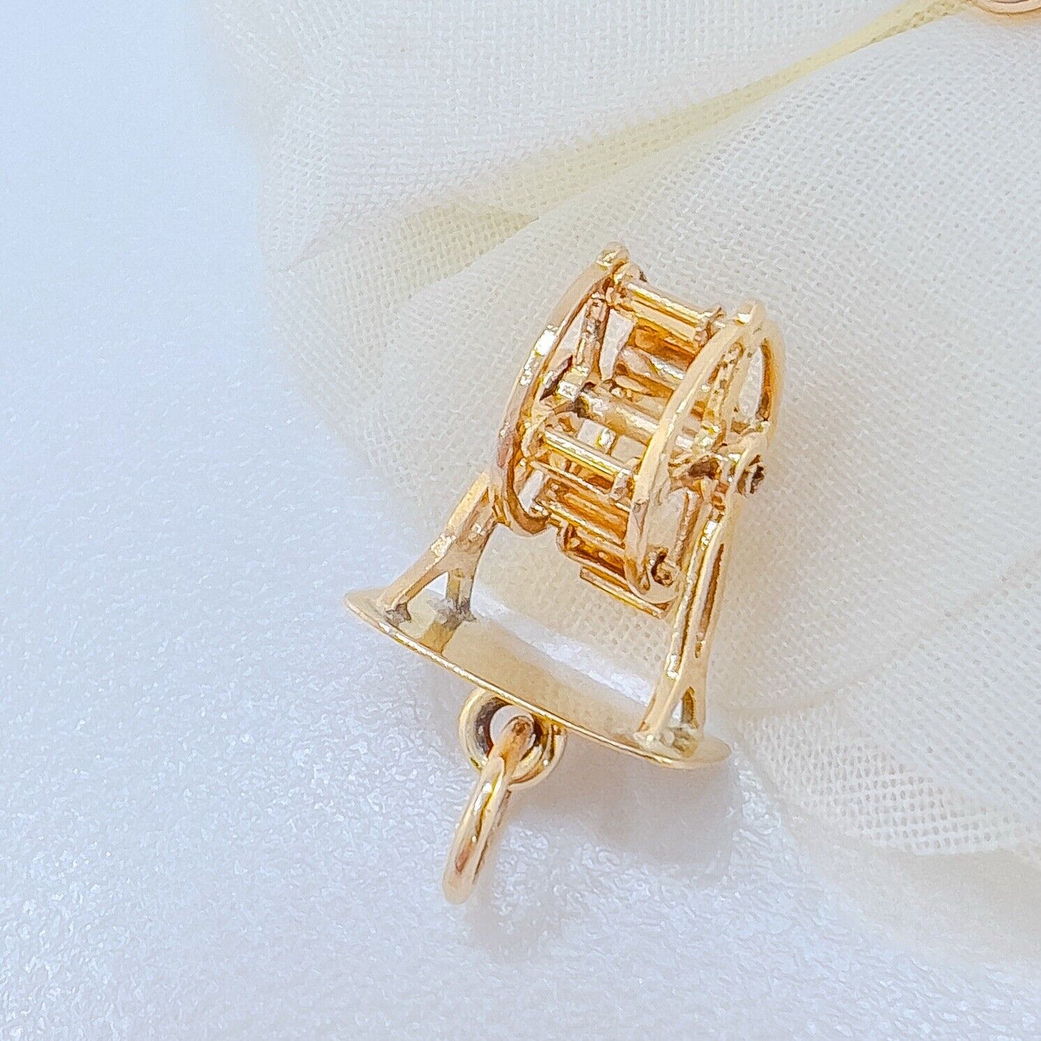 14k Yellow Gold Antique Style Ferris Wheel Charm/Pendant, Preowned