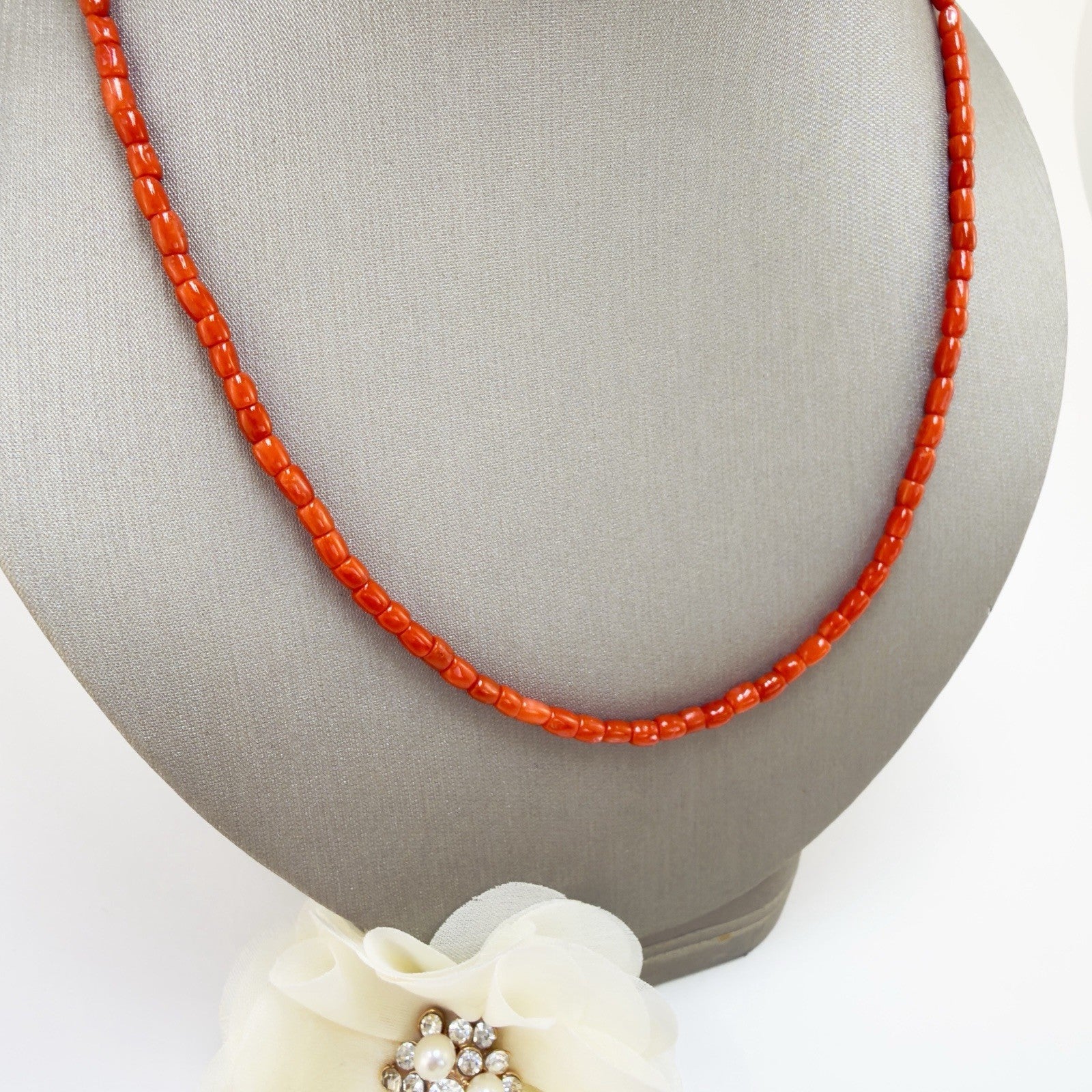 14k Yellow Gold Natural Red Coral Barrel Necklace, New 17.5"