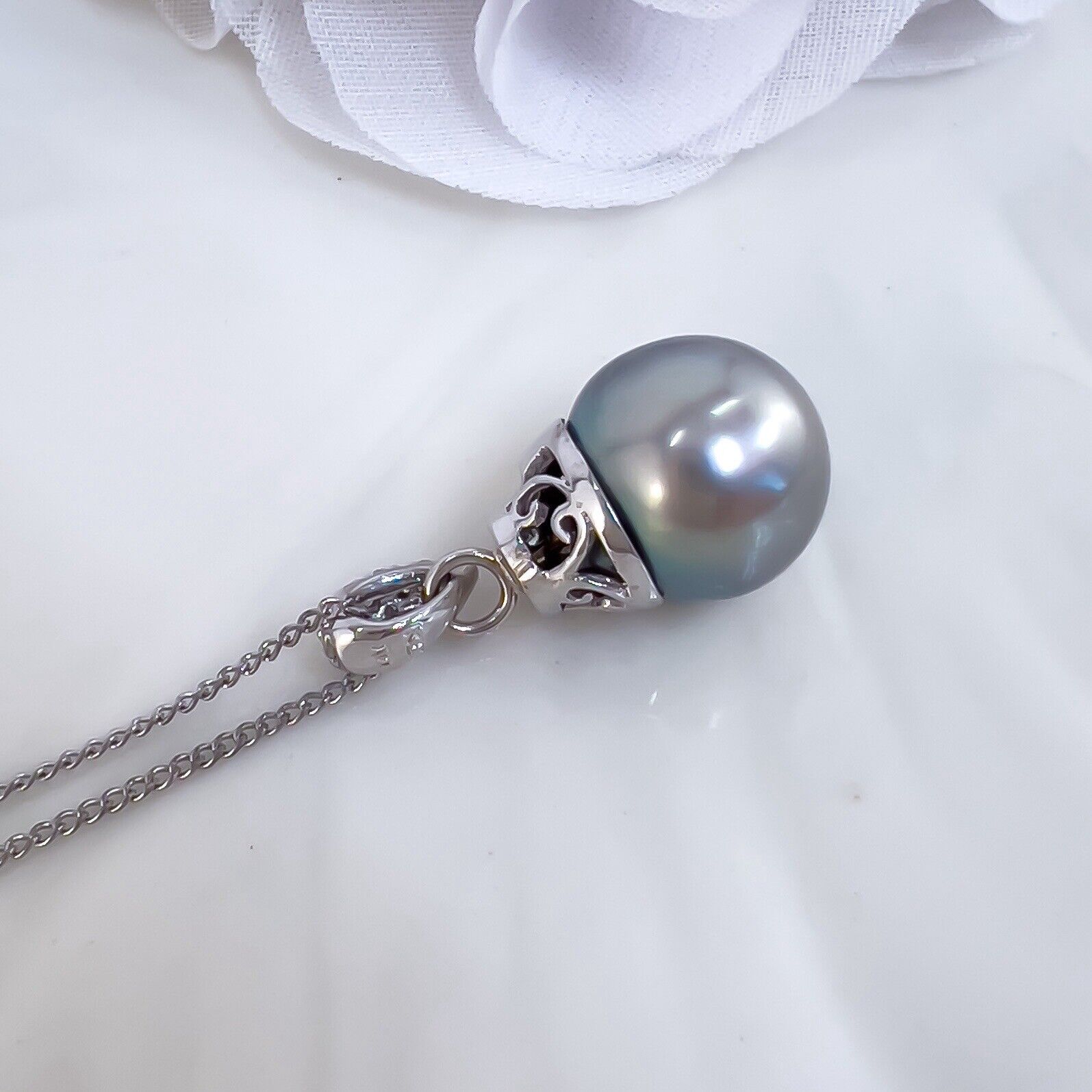 Solid 14k White Gold Genuine Tahitian Pearl (10.6mm) & Diamond Pendant, New
