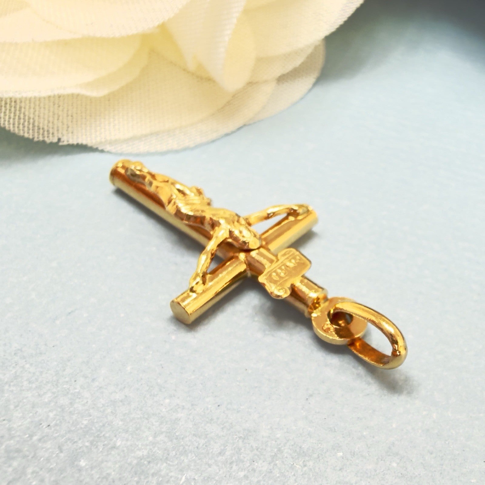 18k Yellow Gold Crucifix, Italy, Preowned, 1.16"