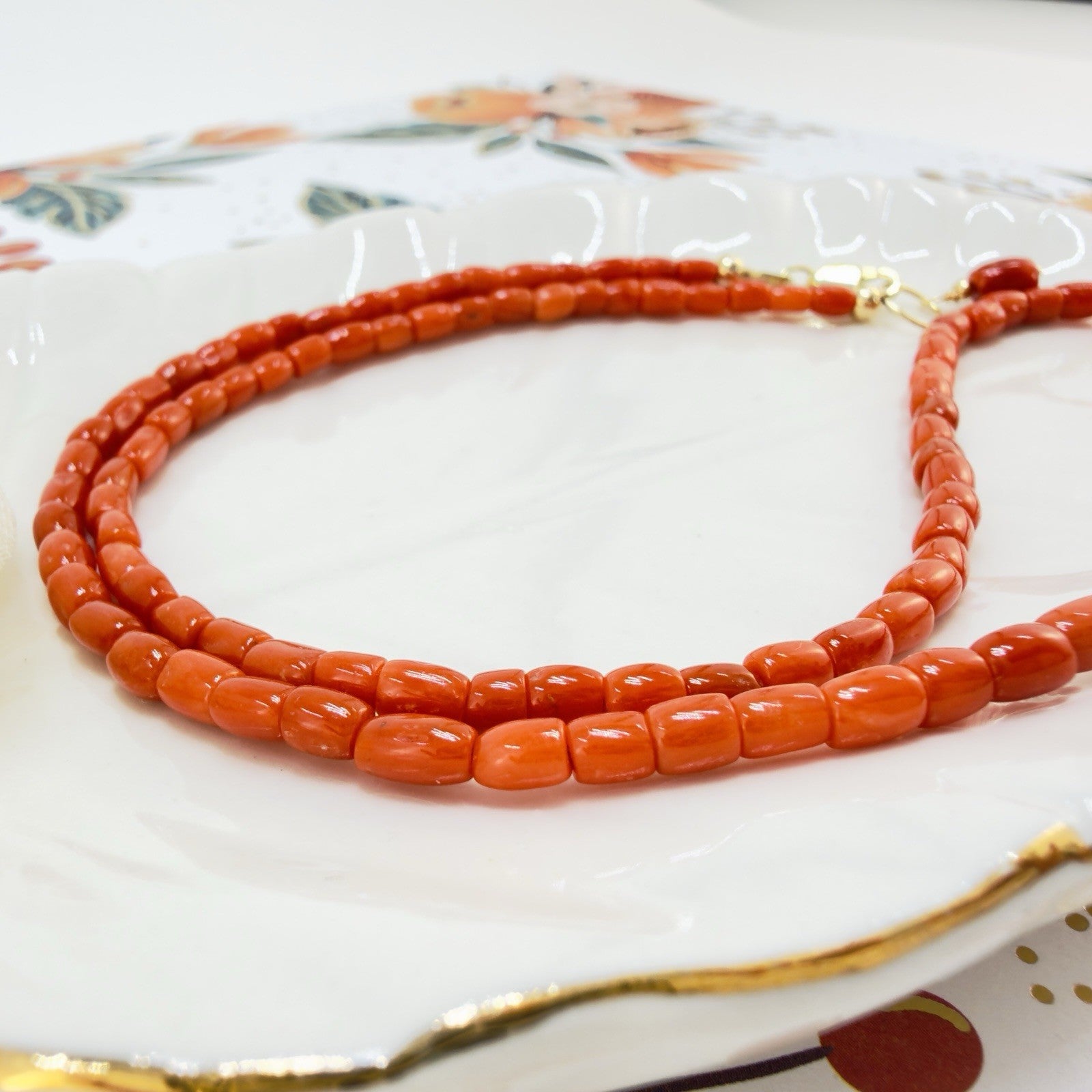 14k Yellow Gold Natural Red Coral Barrel Necklace, New 17.5"