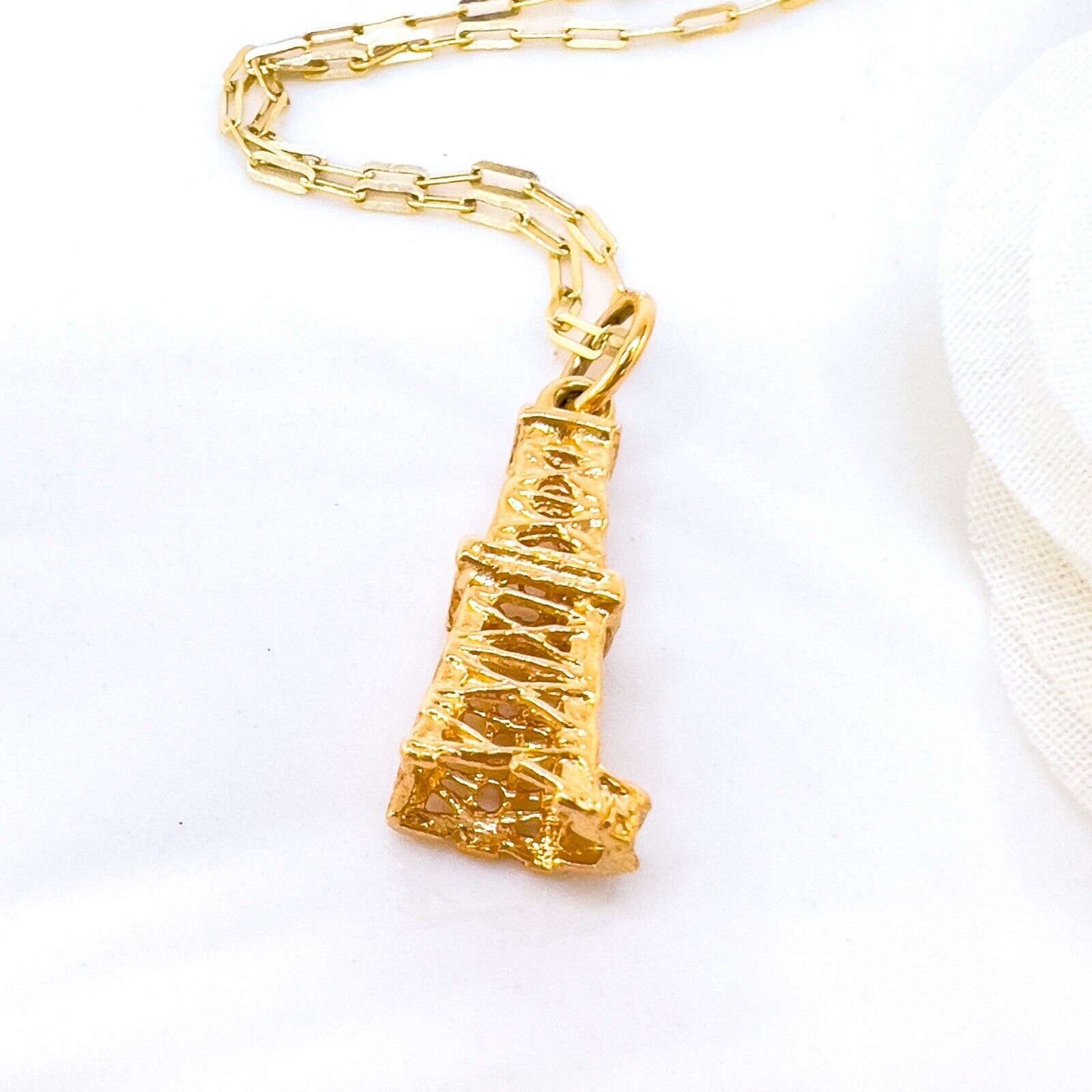 14k Yellow Gold Antique Style Oil Derrick Charm/Pendant, Preowned