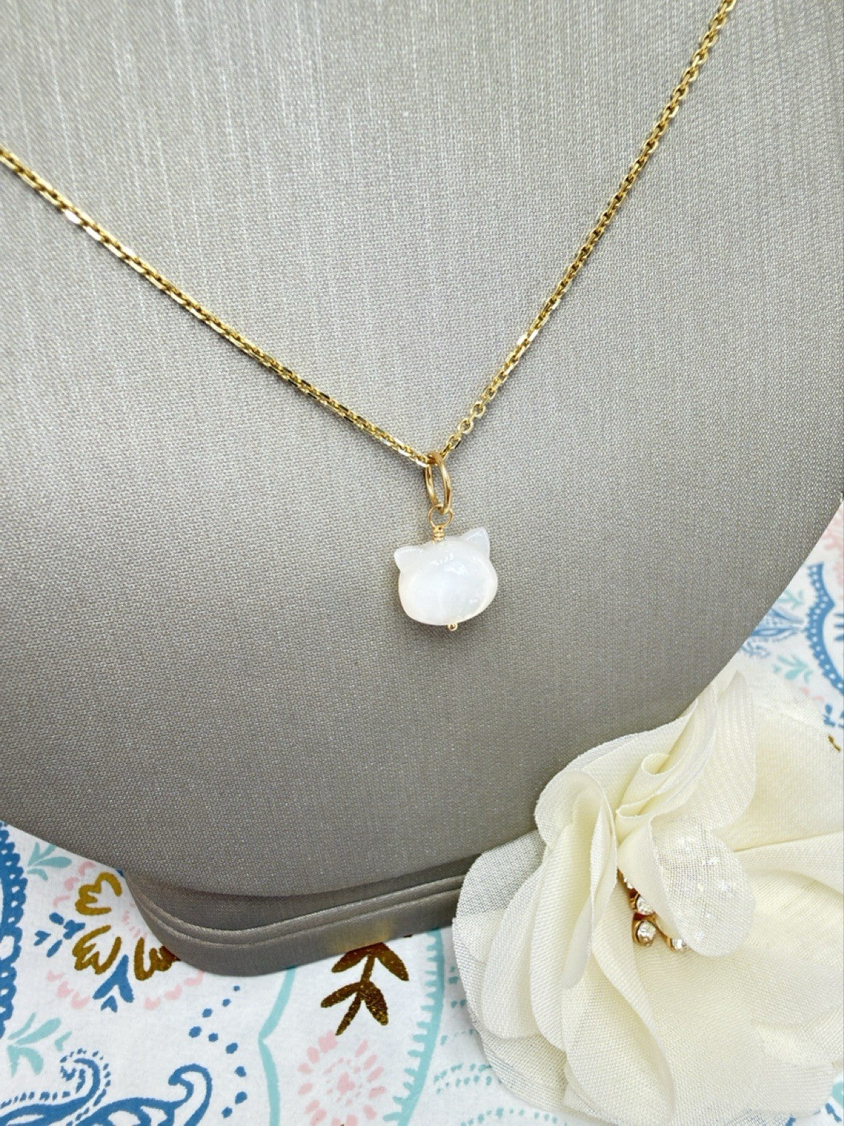 Solid 14K Yellow Gold Mother of Pearl Cat Pendant/Charm, New