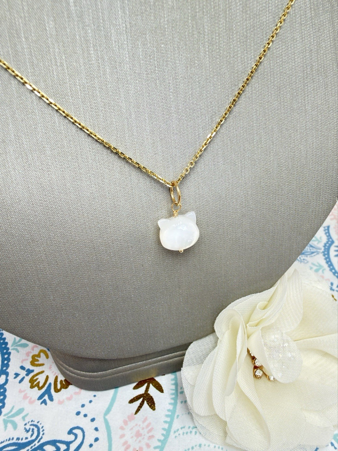 Solid 14K Yellow Gold Mother of Pearl Cat Pendant/Charm, New