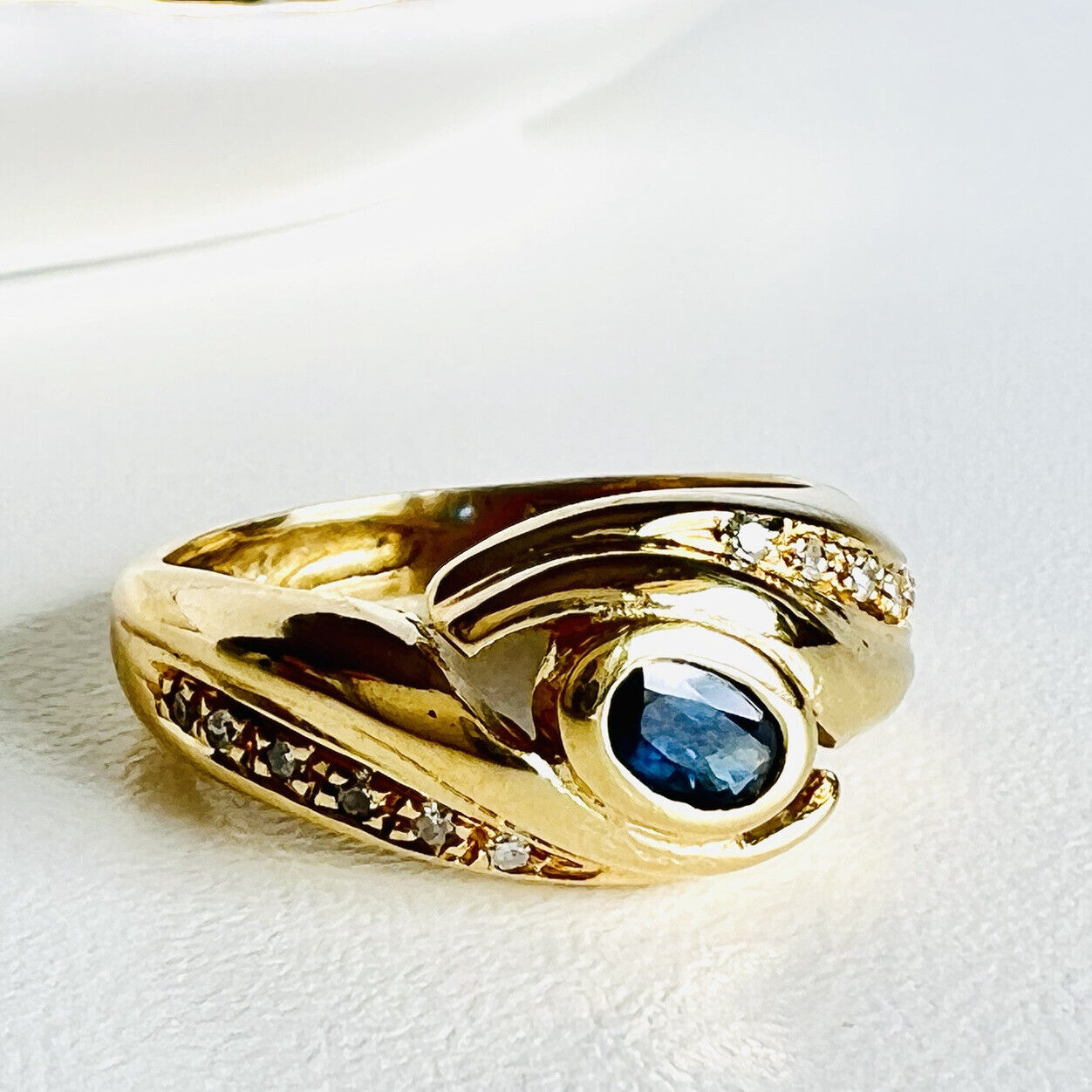 Solid 18k Yellow Gold Genuine Sapphire & Diamond Ring, Pre-owned Sz 6.75