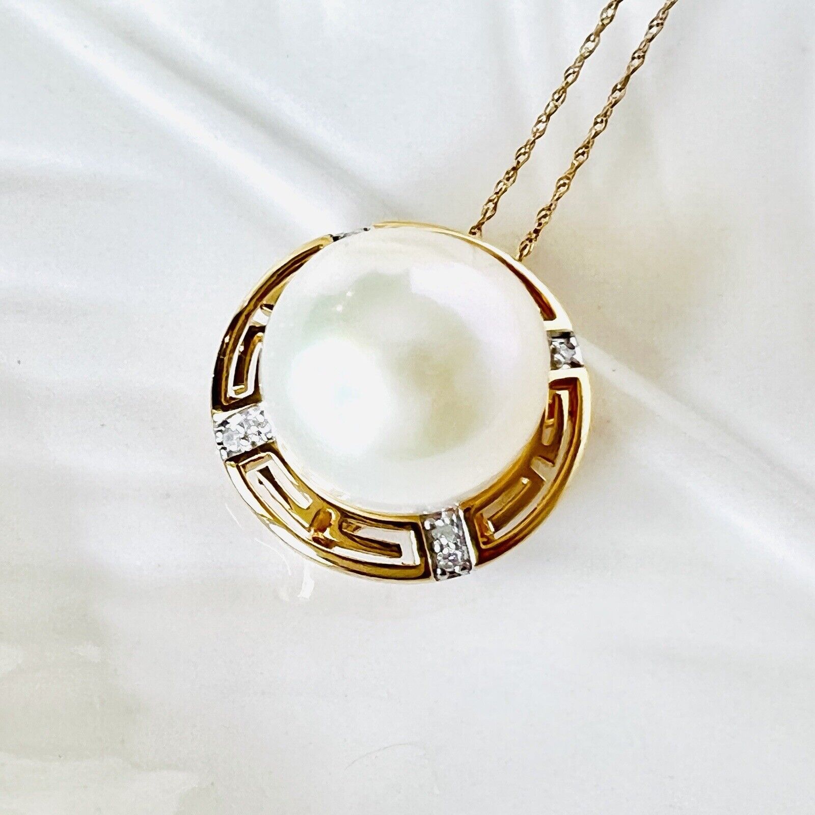 14k Yellow Gold Genuine South Sea Round Pearl/ Diamond Pendant/Necklace, New 18"