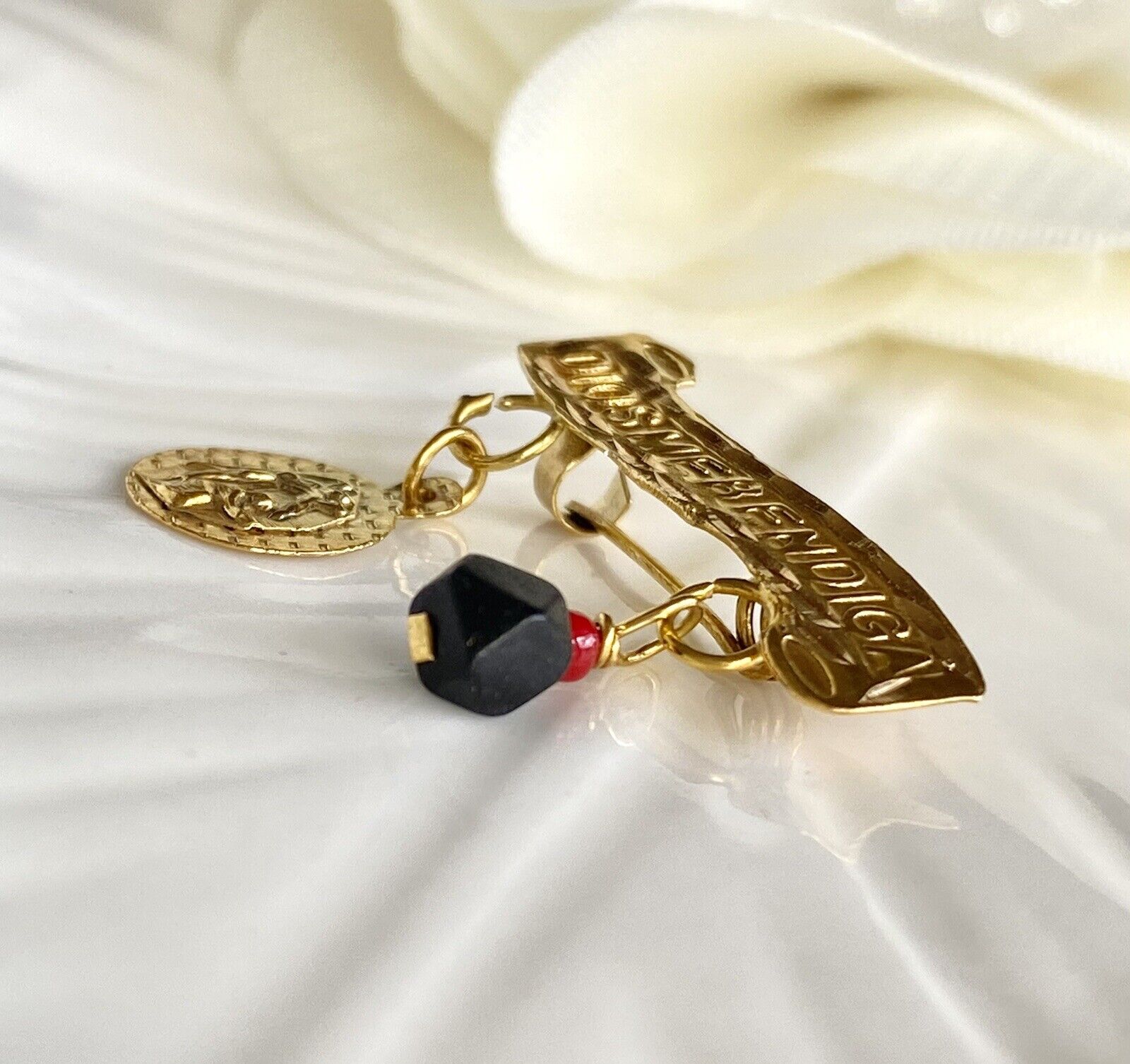 Dios Me Bendiga Angel Curved Pin, Solid Gold & Genuine Azabache, New