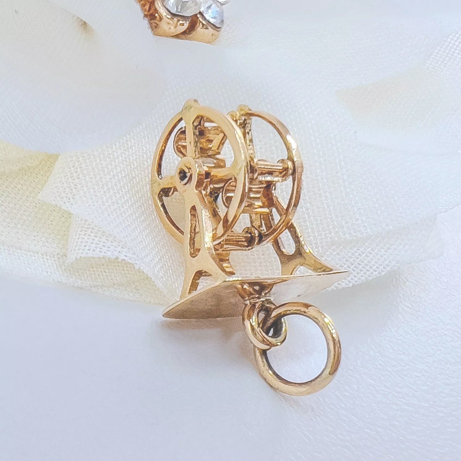 14k Yellow Gold Antique Style Ferris Wheel Charm/Pendant, Preowned